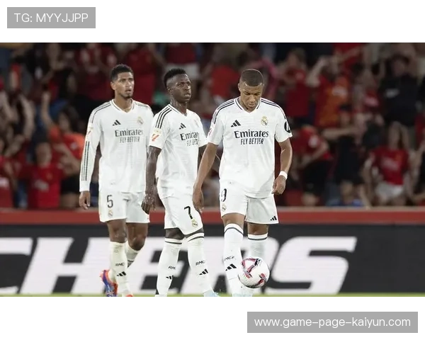 皇马前场配合断裂,边路传中无法形成威胁