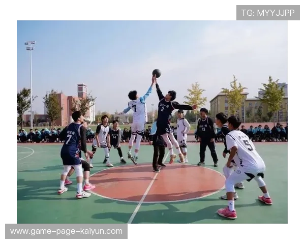 篮球少年压哨三分拯救全队，青春与梦想的碰撞